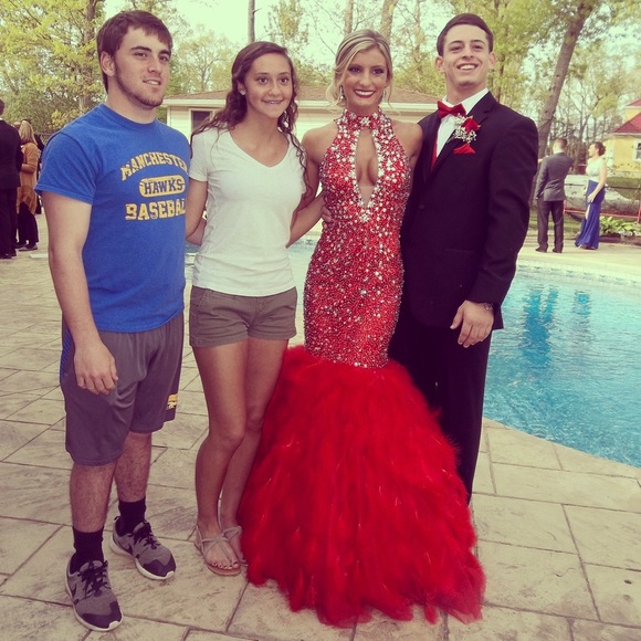 Jovani Prom Gown - size 2, basically new only worn once - Picture 1 of 4